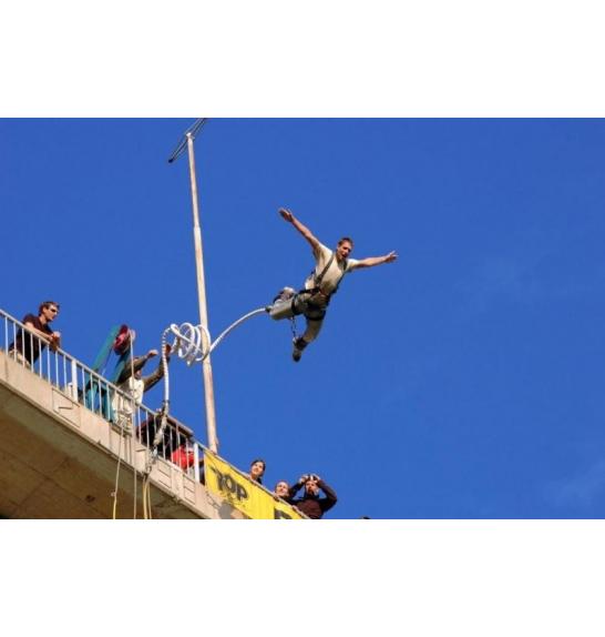 Bungee jumping s Solkanskega mostu